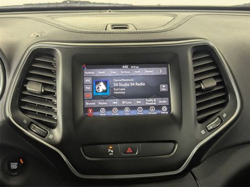 Used 2020 Jeep Cherokee Latitude Plus image 18