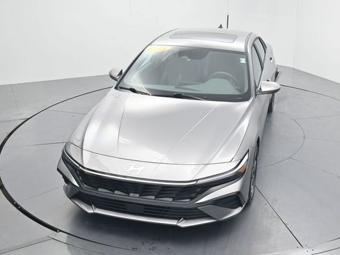 Used 2025 Hyundai Elantra SEL FWD image 50