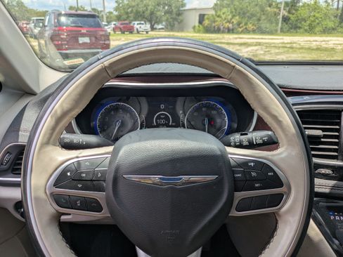 Used 2019 Chrysler Pacifica Limited FWD image 23
