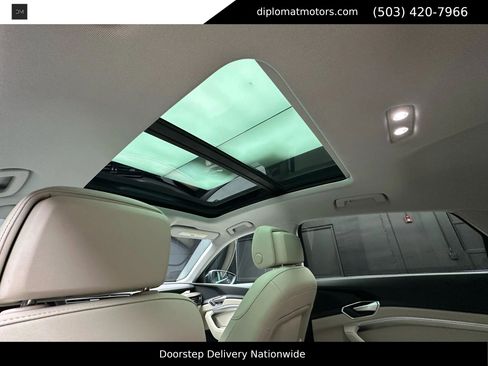 Used 2021 Audi e-tron Premium w/ Towing Package image 23
