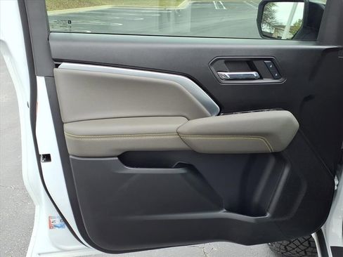 Used 2024 Chevrolet Colorado ZR2 image 13