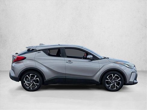 Used 2020 Toyota C-HR XLE FWD image 4