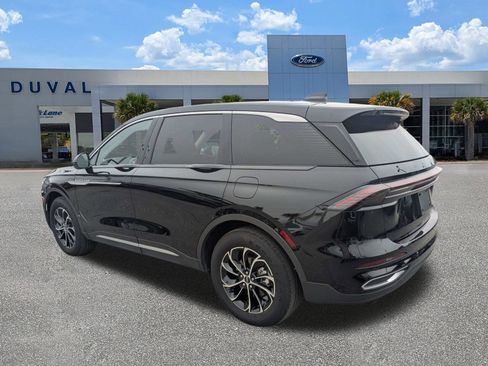 Used 2025 Lincoln Nautilus Premier AWD/4WD image 6