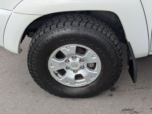 Used 2011 Toyota Tacoma 4x4 Double Cab w/ TRD Off-Road Pkg image 13