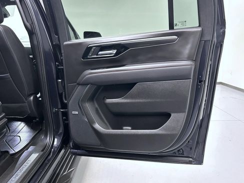 Used 2025 Chevrolet Suburban RST w/ Comfort Package image 17