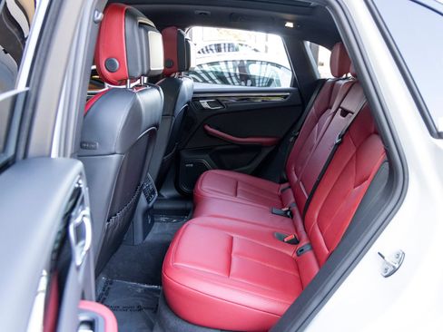 Certified 2025 Porsche Macan AWD/4WD image 52