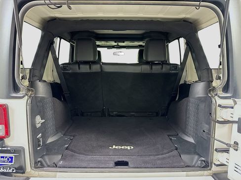 Used 2016 Jeep Wrangler Unlimited Sahara w/ Connectivity Group AWD/4WD image 20