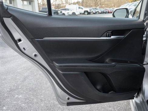 Used 2024 Toyota Camry SE image 16