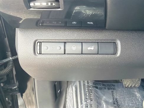 Used 2025 Nissan Pathfinder SV AWD/4WD image 17