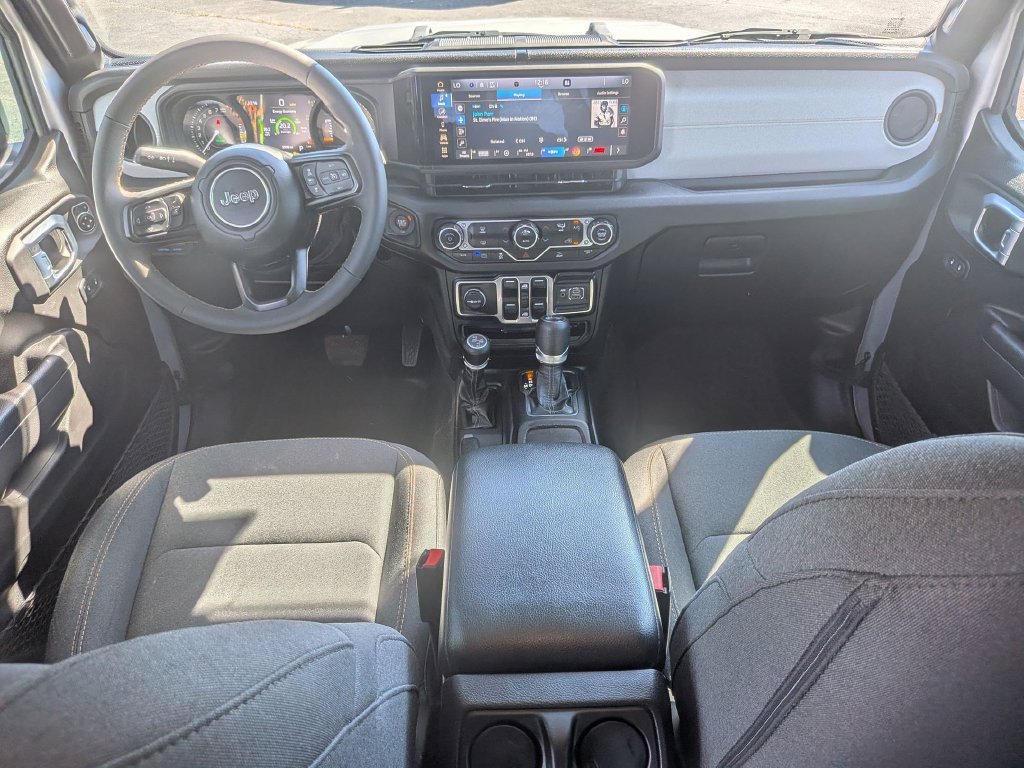 Used 2024 Jeep Wrangler Unlimited AWD/4WD image 31