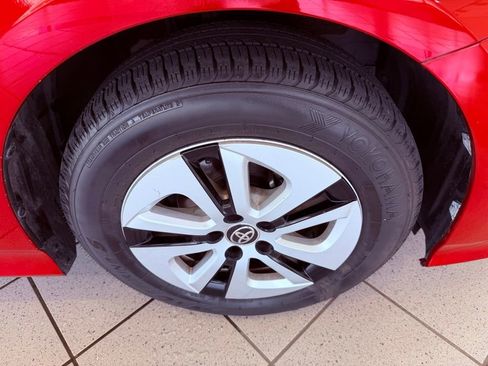 Used 2017 Toyota Prius Two image 14