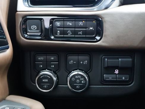 Used 2025 GMC Yukon XL Denali Ultimate AWD/4WD image 18