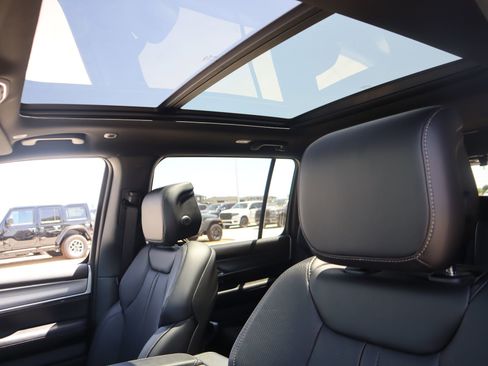 New 2026 Jeep Grand Wagoneer 4WD image 17