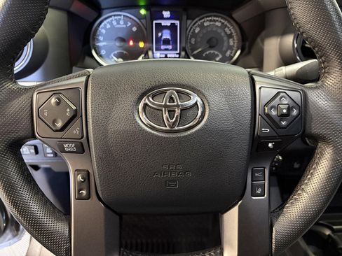 Used 2018 Toyota Tacoma TRD Off-Road w/ Technology Package image 27