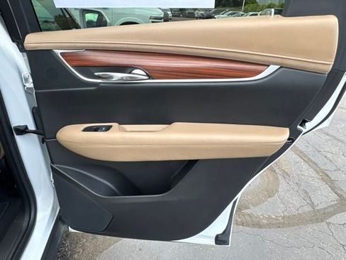 Used 2017 Cadillac XT5 Platinum AWD/4WD image 23
