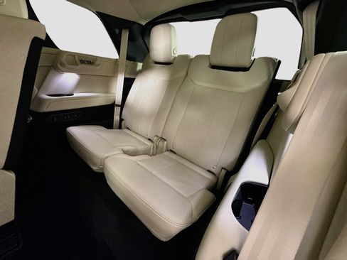 New 2026 Land Rover Range Rover Long Wheelbase SE AWD/4WD image 24