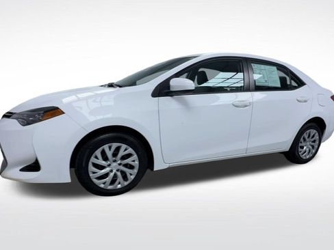 Used 2017 Toyota Corolla LE w/ Carpet Mat Package (TMS) FWD image 4