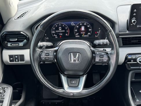 Used 2025 Honda Pilot Elite image 11