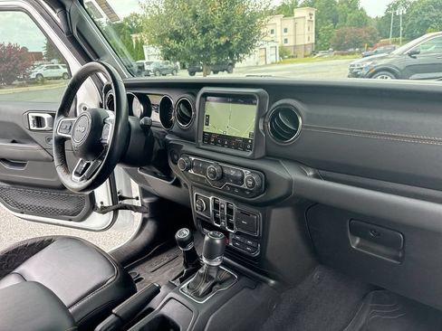 Used 2023 Jeep Gladiator Overland AWD/4WD image 20
