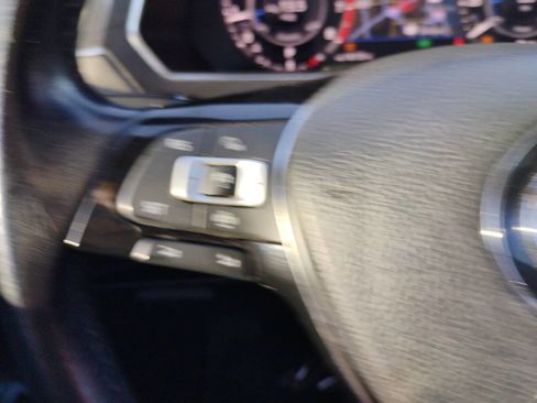 Used 2019 Volkswagen Tiguan SEL FWD image 24