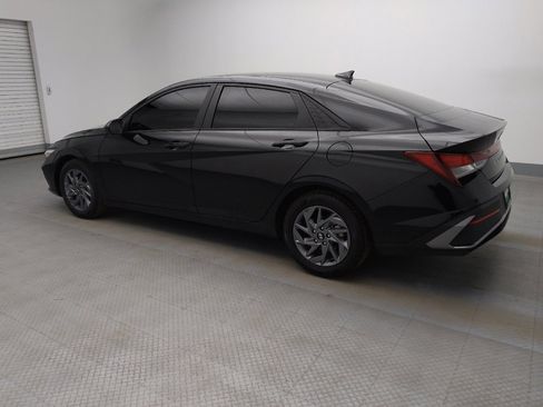 Used 2024 Hyundai Elantra SEL image 3