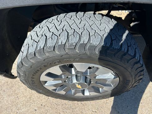 Used 2022 Chevrolet Silverado 2500 Custom w/ Custom Value Package image 21