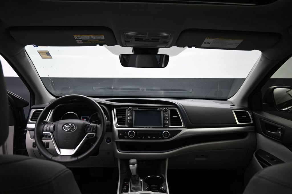Used 2017 Toyota Highlander XLE FWD image 29