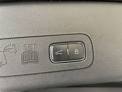 Used 2023 Lincoln Aviator AWD image 33