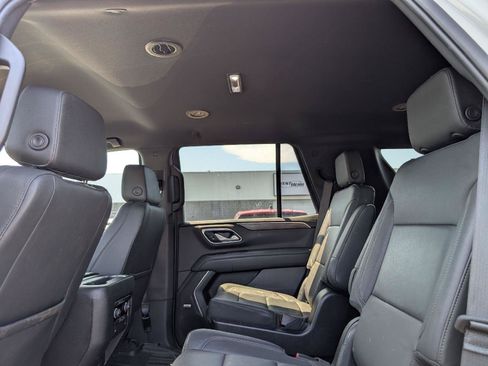 Used 2022 Chevrolet Tahoe Z71 w/ Luxury Package AWD/4WD image 9