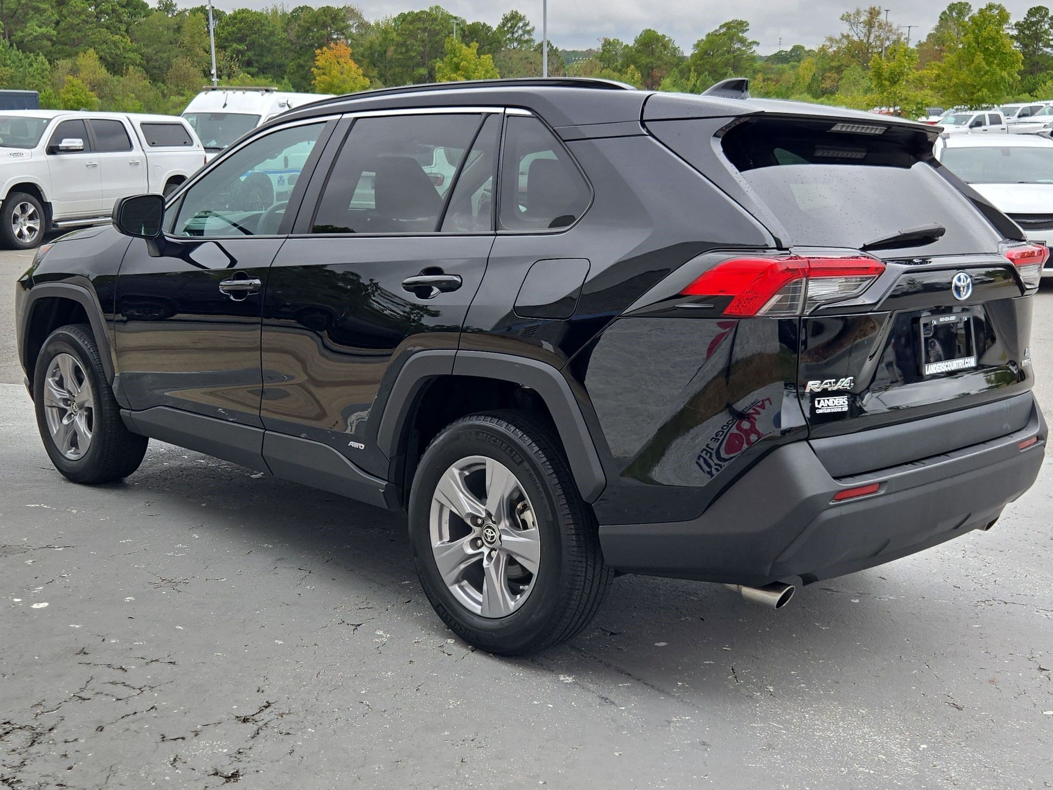 Used 2022 Toyota RAV4 LE AWD/4WD image 5