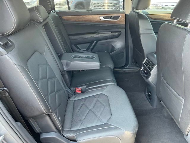 Used 2025 Volkswagen Atlas SE FWD image 21
