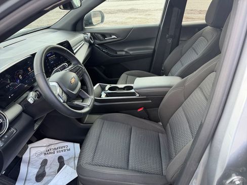 Used 2025 Chevrolet Equinox LT FWD image 18