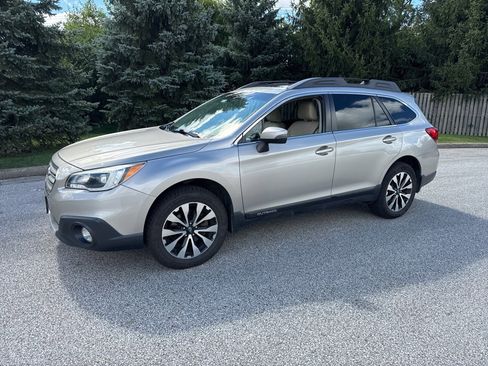 Used 2017 Subaru Outback 2.5i Limited image 1