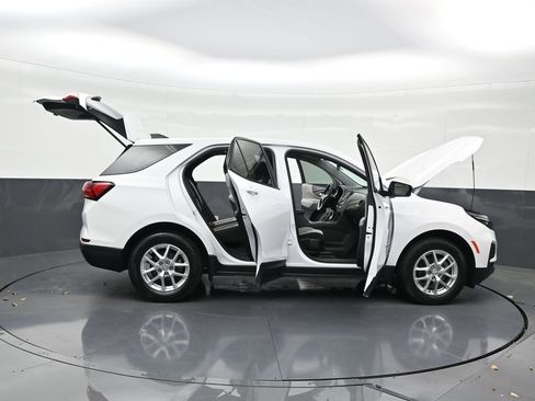 Used 2024 Chevrolet Equinox LS FWD image 34
