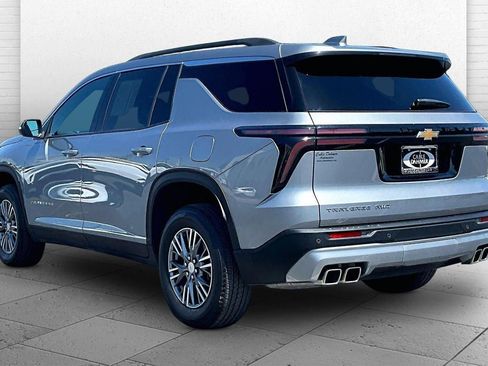 Used 2025 Chevrolet Traverse LT AWD/4WD image 11