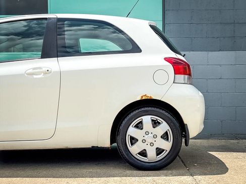Used 2010 Toyota Yaris 2-Door Hatchback FWD image 5