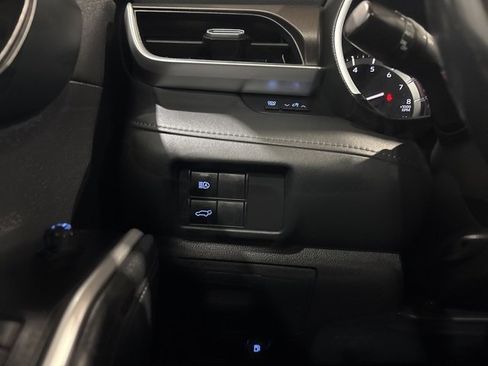 Used 2021 Toyota Highlander XLE image 18