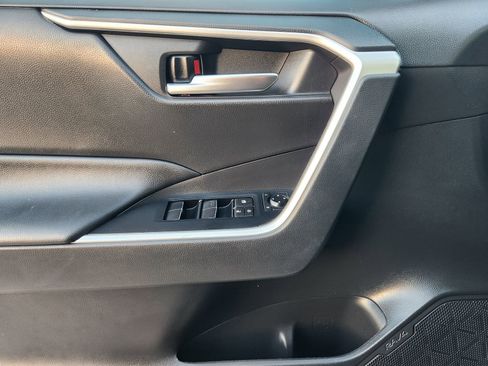 Used 2021 Toyota RAV4 XLE Premium image 26