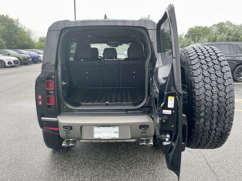 Certified 2025 Land Rover Defender 110 X-Dynamic SE AWD/4WD image 36