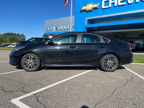 Used 2022 Kia Forte GT-Line w/ GT-Line Premium Package FWD image 2