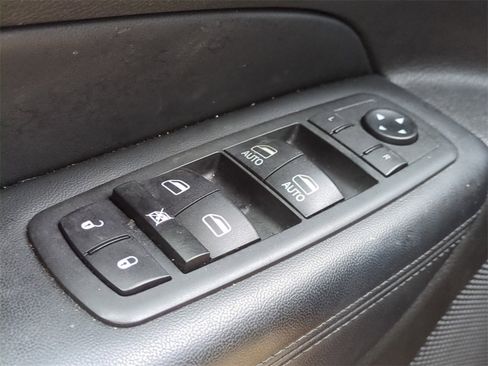 Used 2020 Jeep Grand Cherokee Laredo image 25