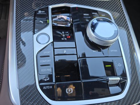 New 2026 BMW X7 M60i w/ Executive Package image 21