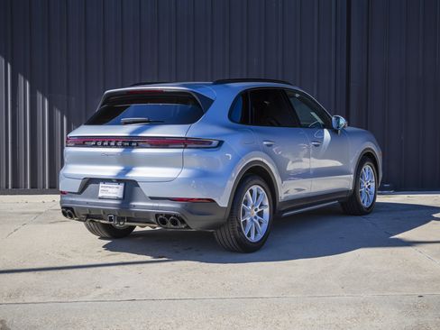 Certified 2025 Porsche Cayenne S image 5