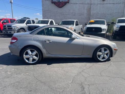 Used 2005 Mercedes-Benz SLK 350 image 2