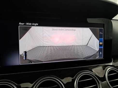 Used 2018 Mercedes-Benz E 400 4MATIC Sedan image 25