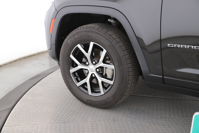 Used 2024 Jeep Grand Cherokee Limited AWD/4WD image 13