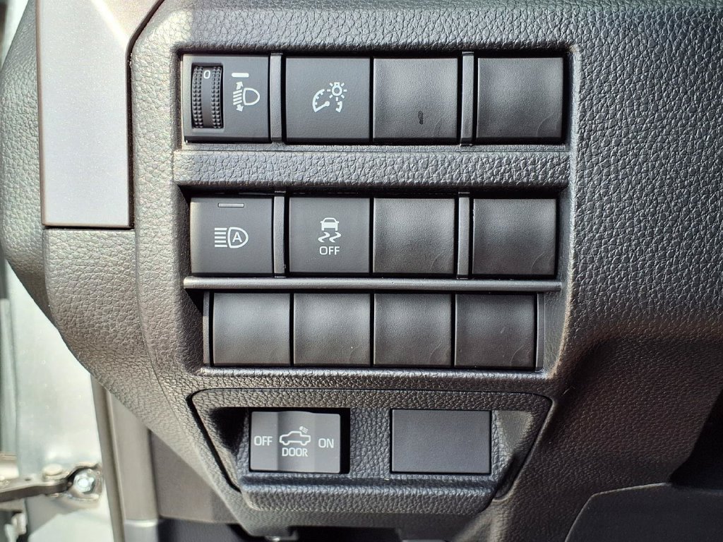 Used 2024 Toyota Tacoma SR5 AWD/4WD image 30