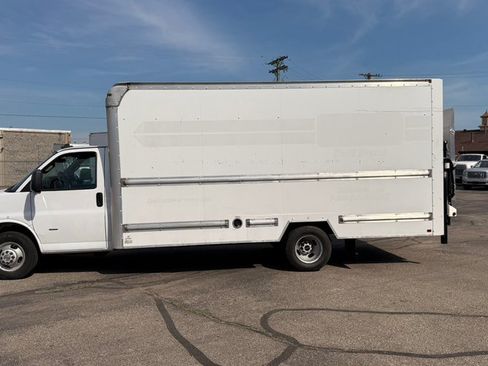 Used 2020 GMC Savana 3500 Extended w/ Driver Convenience Package RWD image 2