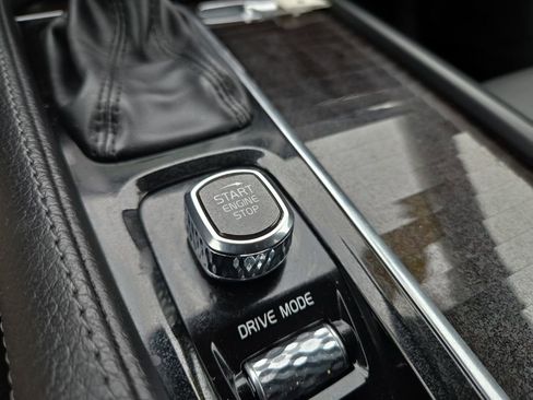 Used 2019 Volvo XC90 T6 Momentum image 34