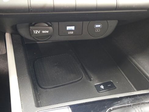 Used 2024 Hyundai Elantra Limited image 32